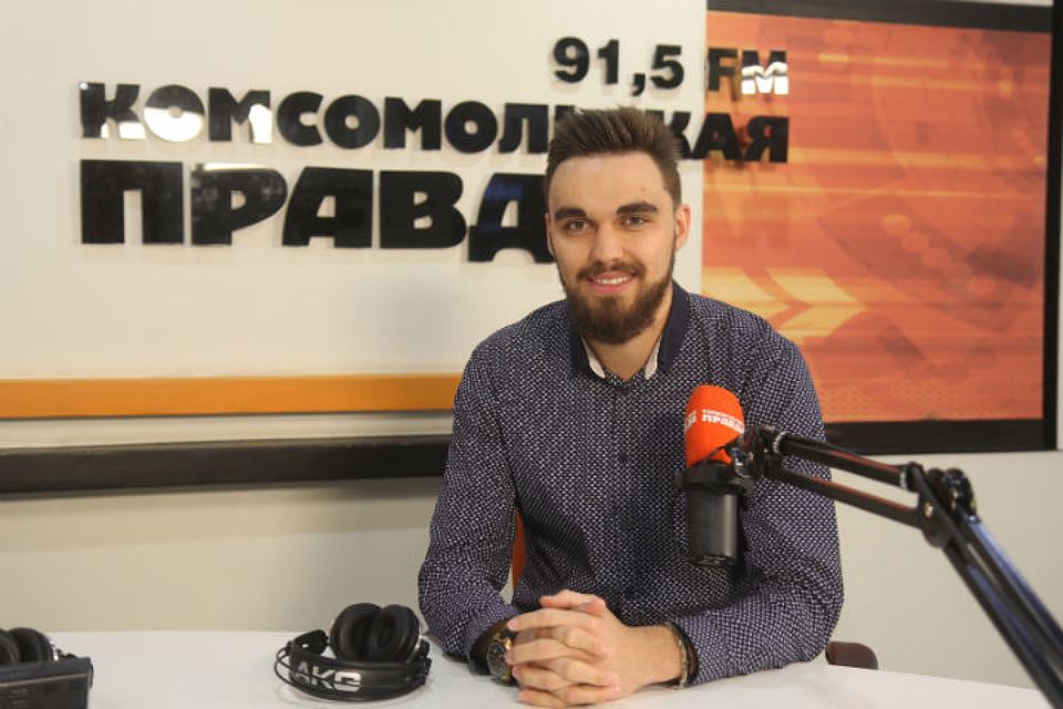 Виталий Денисов: Чтобы играть в хоккей, в коньках ходил до стадиона