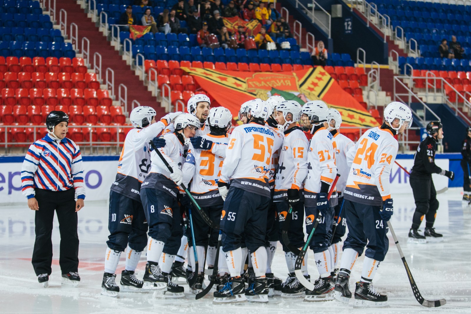 Хоккей с мячом байкал энергия иркутск. Байкал энергия Хабаровск СКА. Байкал энергия 13 номер. Байкал энергия юноши 2010.