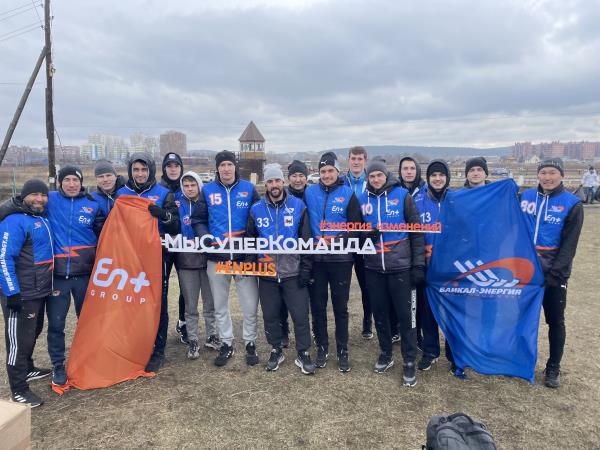 Хоккеисты «Байкал-Энергии» совместно с сотрудниками En+ Group приняли участие в субботнике на Иркутском ипподроме