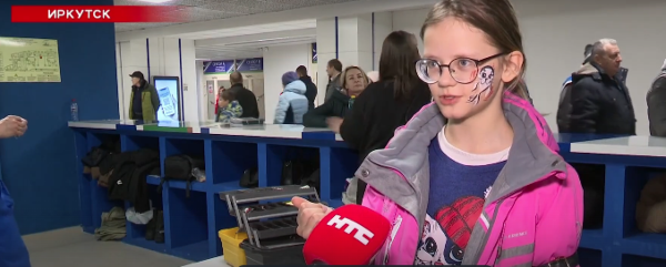 Иркутские любители хоккея учатся создавать сувениры из вторсырья