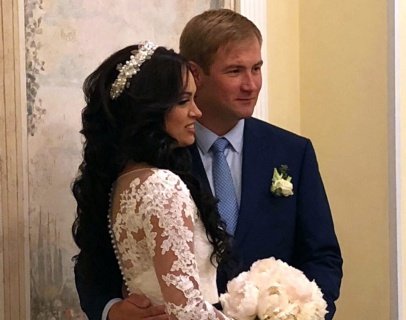 Лапин женился!