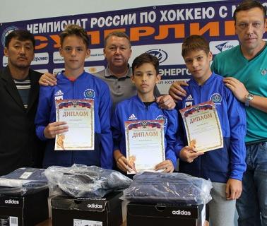 Воспитанники клуба получили подарки от мэра