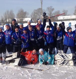 Девчонки играют наравне с мальчишками